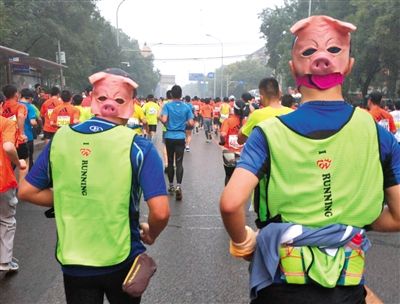 參賽現(xiàn)場，有“猴哥”就有“豬八戒”。