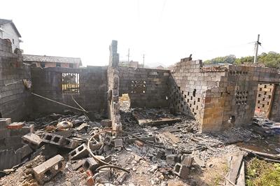 湖南省婁底市婁星區(qū)石井鎮(zhèn)山泉村橋溪港煤礦設(shè)備被搶劫一空，形成了廢墟