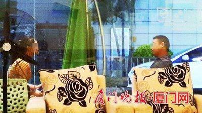 謝某約本報(bào)女記者在廈大附近一家咖啡廳見面，侃侃而談