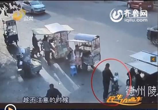 在臨盤市場被抓之后，薦某竟然拿出了一把匕首