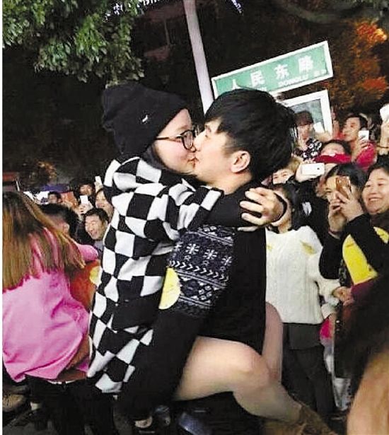 雖只是縣城的比賽，但水準(zhǔn)著實不低，居然有選手采用考拉式。