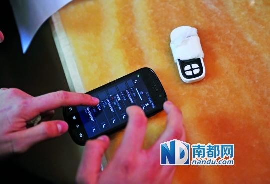 一個號碼為021-62588800的電話自稱上海靜安區(qū)公安分局，騙走了小程148萬。記者 梁煒培 攝