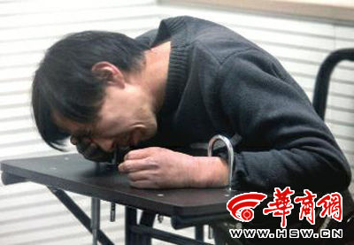 3月29日，多次騷擾孕婦的賈某在公安蓮湖分局接受訊問