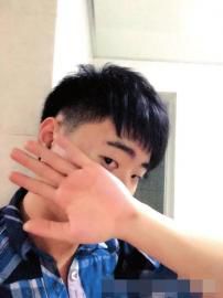 事發(fā)前，小曾發(fā)出一張剛剛剪完短發(fā)的照片。