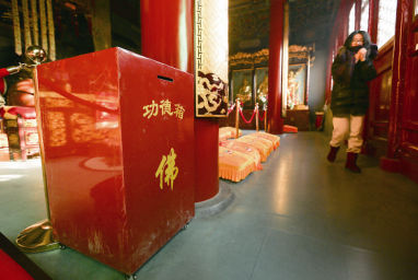 景區(qū)私設(shè)的功德箱已全部撤換，留下的功德箱屬于僧眾