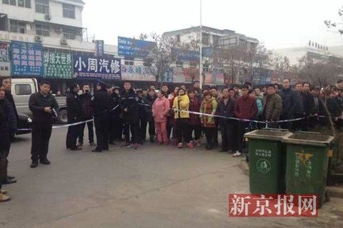 亳州路邊垃圾桶內(nèi)驚現(xiàn)碎尸。網(wǎng)友供圖