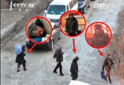 乞討完畢后，各有分工的乞討者們聚在一起，結(jié)伙回到居住地。央視截圖