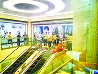 遇難女子家屬很悲傷。