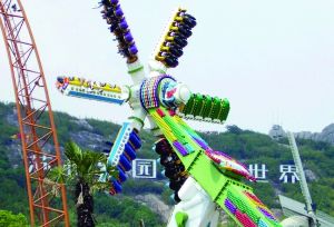 3月28日零點(diǎn)剛過幾分鐘，上海迪士尼6月16日開園日的門票就宣告售罄，巨大的訪問量一度導(dǎo)致票務(wù)系統(tǒng)出現(xiàn)間歇性故障，被網(wǎng)友調(diào)侃“激烈程度堪比春運(yùn)”。網(wǎng)上甚至有“黃牛”將一張開園門票炒到幾千元。