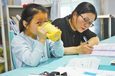 一張照片讓無數(shù)網友淚奔 職場媽媽不易令人深思