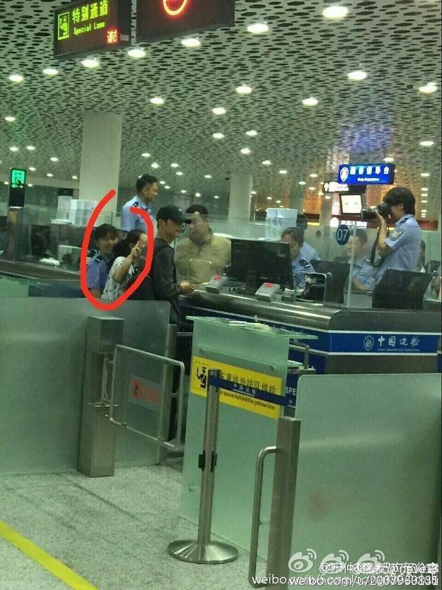 網(wǎng)友在得知此事后，紛紛炮轟上傳照片的人，認(rèn)為該舉動嚴(yán)重侵犯了一人的隱私，涉嫌犯罪