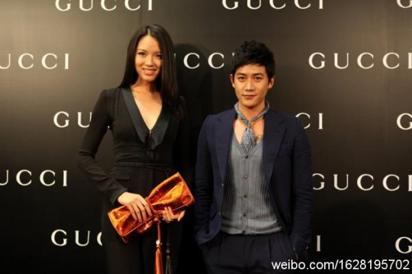 最右竟然是何韻詩，信號(hào)滿格……