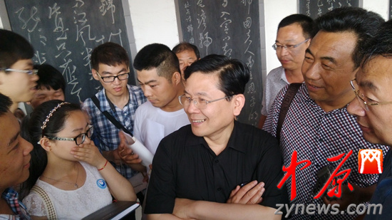 余光中、汪國真做客杜甫故里 共話詩圣家國情懷