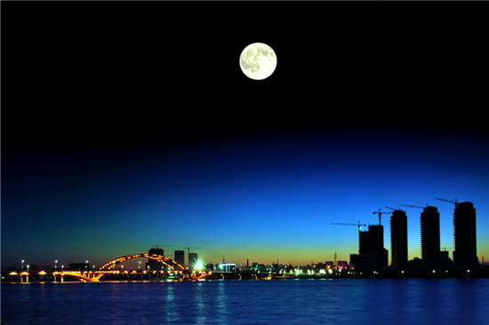 賞月之旅，讓愛像滿月一樣皎潔（資料圖）