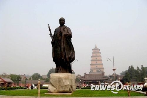 樹(shù)立于大雁塔前的唐玄奘像,他是中印兩國(guó)悠久交流史的代表人物。