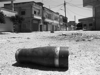 　11日，霍姆斯，政府軍和反對派武裝沖突過后留下一個彈殼。