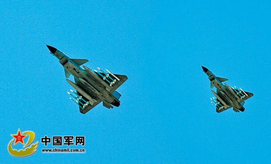 戰(zhàn)機升空開展對抗訓練。肖燕錦攝