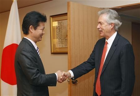 10月15日上午，日本外相玄葉光一郎與到訪的美國常務助理國務卿伯恩斯在日外務省舉行了會談。