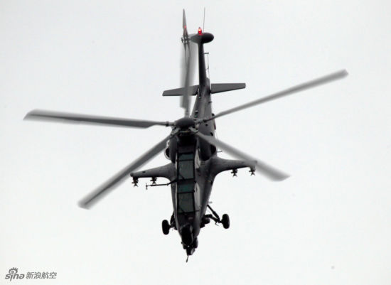 資料圖：在珠海航展上亮相的武直-10攻擊直升機(jī)。