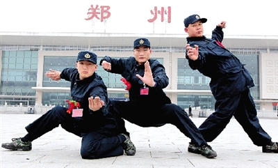 昨日，即將入伍的少林高手們啟程前合影留念