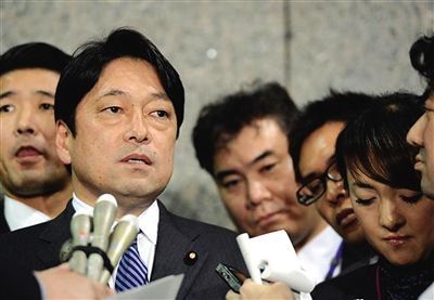 2月5日晚，日本防衛(wèi)省大臣小野寺召開緊急記者會(huì)，公開日本自衛(wèi)隊(duì)軍艦被中國(guó)軍艦雷達(dá)瞄準(zhǔn)的消息。據(jù)稱，首相安倍晉三親自下達(dá)了公開的指令。