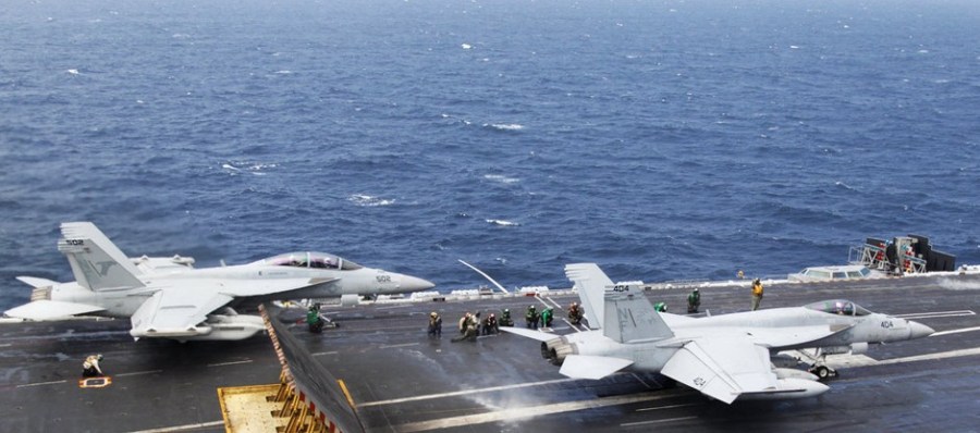 6月24日，美國和韓國在黃海海域舉行大規(guī)模海上聯(lián)合軍演。