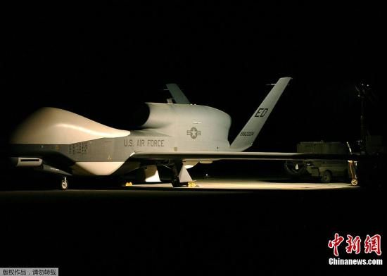 2006年2月17日，美國“全球鷹”RQ-4A無人機(jī)在秘密地點(diǎn)飛行。