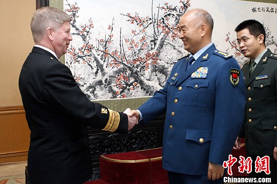 5月6日下午，中共中央軍委副主席許其亮空軍上將，在北京八一大樓會見來華進(jìn)行正式友好訪問的芬蘭國防參謀長蘭尼科海軍中將一行。中新社發(fā) 宋吉河 攝