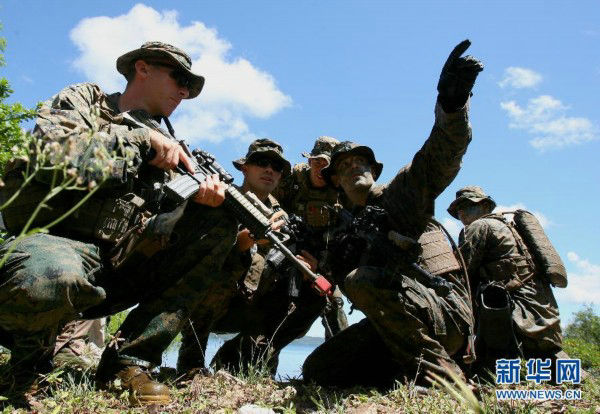 美菲“肩并肩2012”軍演菲律賓和美國的“肩并肩”聯(lián)合軍演在巴拉望島烏盧甘灣舉行。