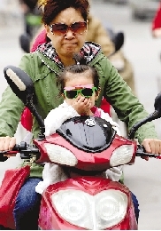 昨天清晨，文化宮路。 鄭州晚報(bào)記者 張翼飛 圖