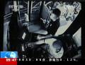 外國(guó)乘客坐過(guò)站干擾公交車(chē)行駛