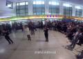 火車站候車大廳紅歌快閃迎國(guó)慶！百人互動(dòng)，震撼現(xiàn)場(chǎng)嗨翻天！
