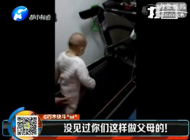 實(shí)拍：5歲娃開(kāi)車(chē) 老爸辣評(píng)