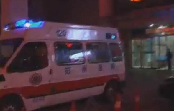 女兒不救父親，鄰居很憤怒