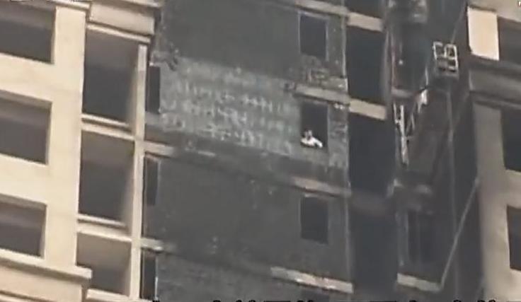 記者采訪被民警圍毆 稱(chēng)是實(shí)習(xí)警察