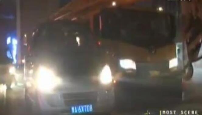 撞了車還打人 這是誰在胡鬧？