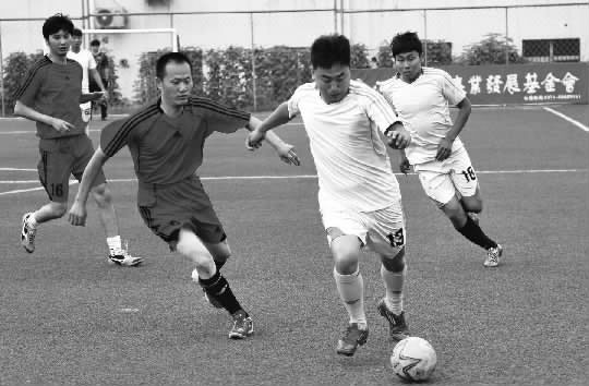 專為本屆賽事而組建的鄭州第九人民醫(yī)院隊(duì)，是該院歷史上第一支足球隊(duì)