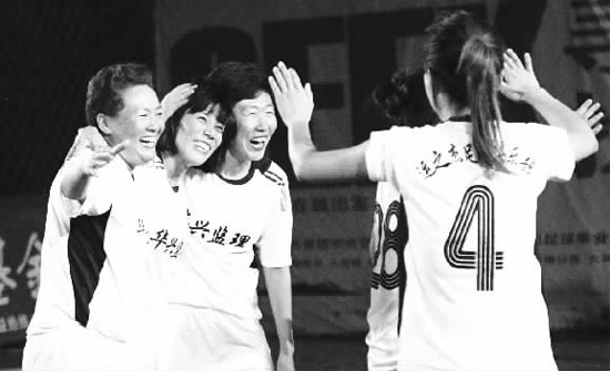 此次運(yùn)之杰足球俱樂部的參賽隊員，大多是由女足退役球員組成