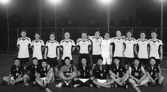 昨晚，東道主東方今報隊迎來了第二個比賽對手——財大數(shù)學(xué)隊