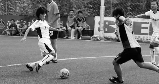 由中國女足曾經(jīng)的后防大將范運(yùn)杰領(lǐng)銜的運(yùn)之杰足球俱樂部，本場比賽可謂秀足高超腳法