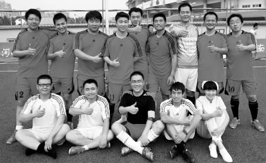 在首場(chǎng)比賽失利的情況下，“天使”們后來(lái)居上，昂首晉級(jí)