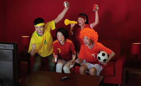 約三五好友,看球加啤酒,世界杯我們不僅是看客。