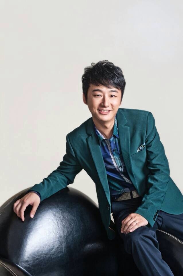 河南人民廣播電臺(tái)、搜狐體育首席特邀足球評(píng)論員深藍(lán)