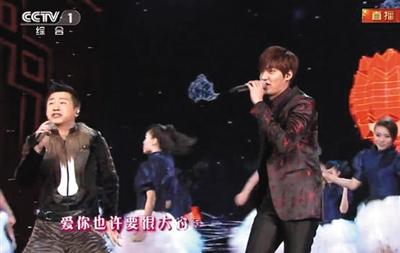 李敏鎬與庾澄慶的《情非得已》配上京劇鑼鼓點(diǎn)，讓很多網(wǎng)友覺(jué)得有違和感。