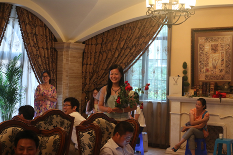 收到怎么多玫瑰，當(dāng)然開心啦！