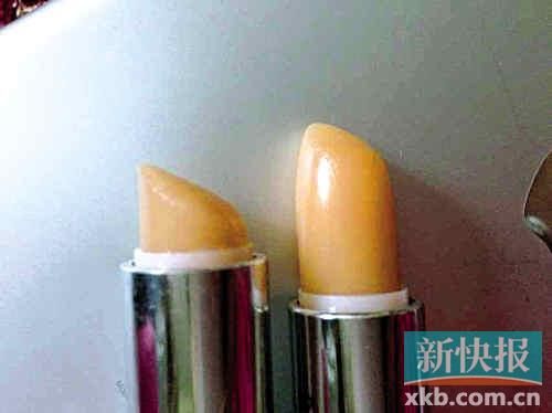 ■蘇小姐將其在專柜和聚美優(yōu)品購買的伊麗莎白雅頓唇膏對比，產(chǎn)品包裝和唇膏顏色明顯不同。