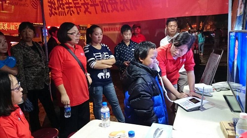 小男孩走失，移動(dòng)員工幫他們找 親人