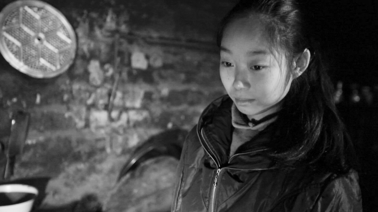 小倩倩家徒四壁，她渴望繼續(xù)讀書，改變家的現(xiàn)狀