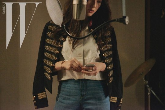 Krystal主演短片《聽我的歌》劇照