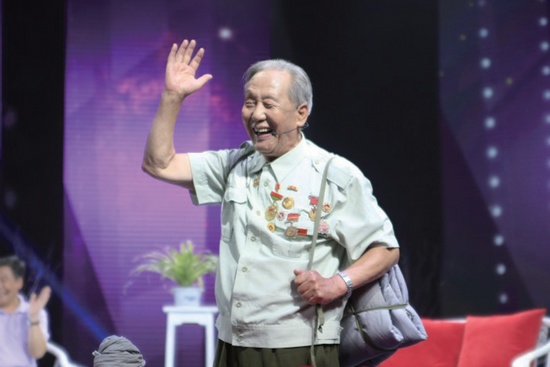 83歲，張立修打行軍包依然很迅速